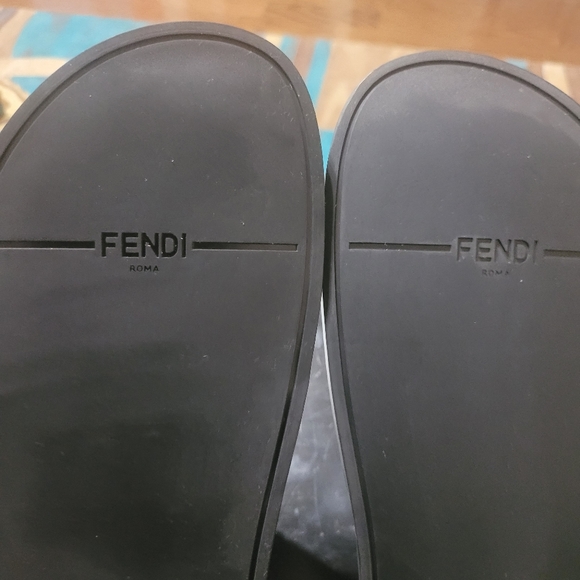 FENDI SLIDES - Picture 4 of 8